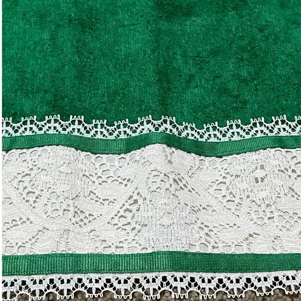 Vintage Two NEW Embroidered Shamrock Irish Facecloths and Green Lace Handtowels